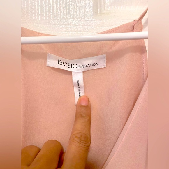 BCBG ROSE MINI DRESS With elastic waist & ruffles light material tie side - Picture 11 of 13